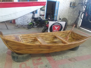 Especialistas en la fabricación de botes, garantizando resistencia.