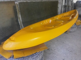 Kayaks en Fibra de Vidrio para Uso recreativo.