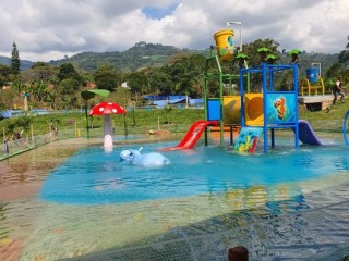 Figuras temáticas y parques de agua. Solicita tu cotización.